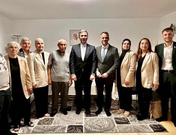 SOLİNGEN’DE ACI UNUTULMADI: SIRAKAYA VE İZBUL’DAN GENÇ AİLESİNE ANLAMLI ZİYARET